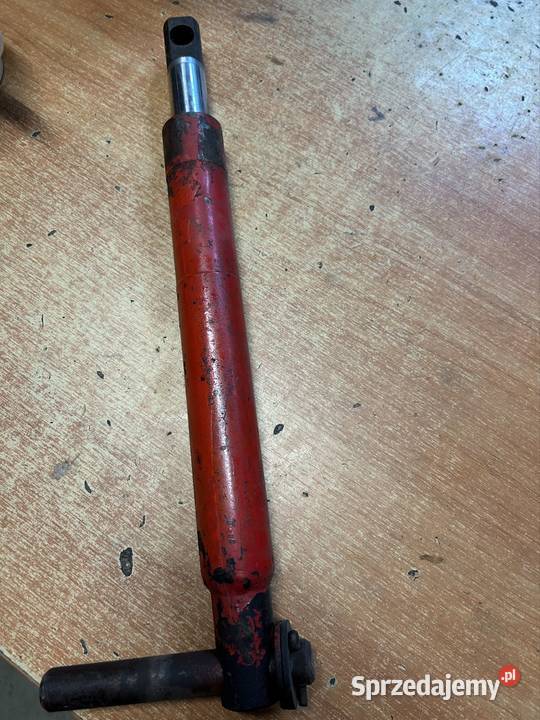 Siłownik do kombajnu MF507