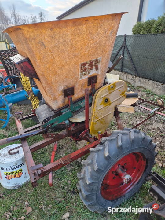 Rozsiewacz nawozu KOS Bucze