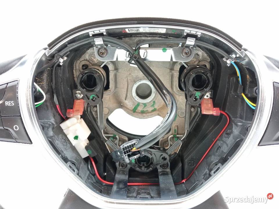 KIEROWNICA MULTIFUNKCJA 484002676R Dacia Duster