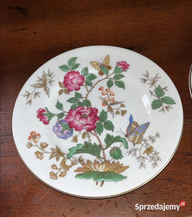 Spodek pod filiżankęWedgwood Made in England Z Porcelana i szkło