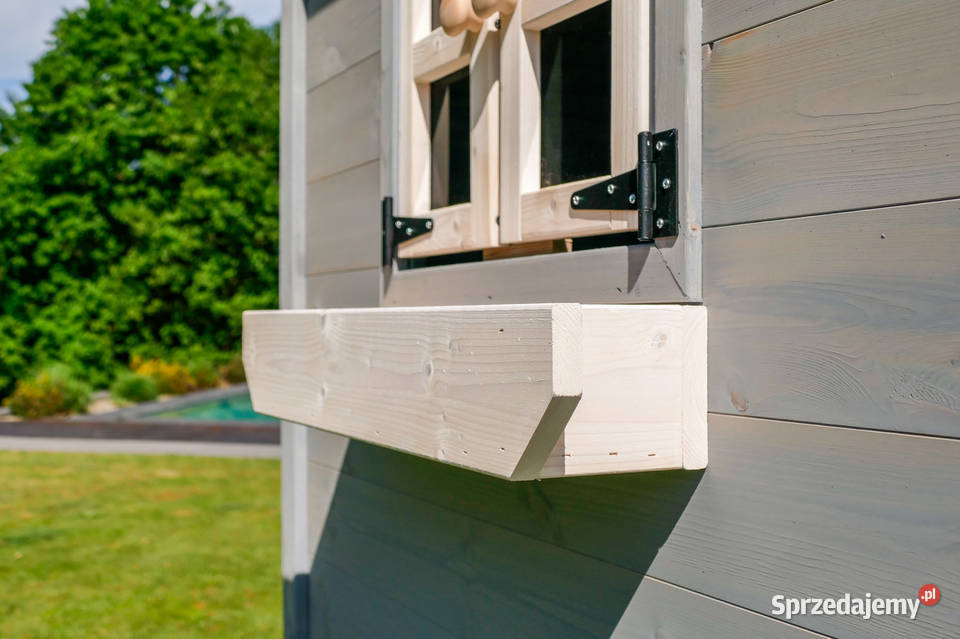 Drewniany szary domek ogrodowy z podestem małopolskie Trzemeśnia