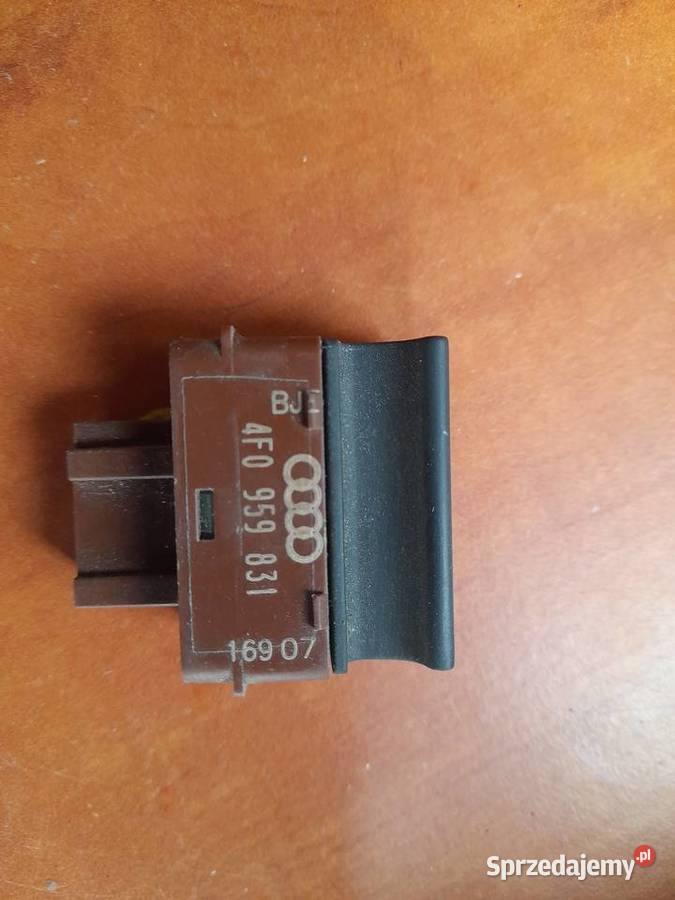 PRZYCISK TYLNEJ KLAPY AUDI A6 C6 4F0959831 osobowe Goleniów sprzedam