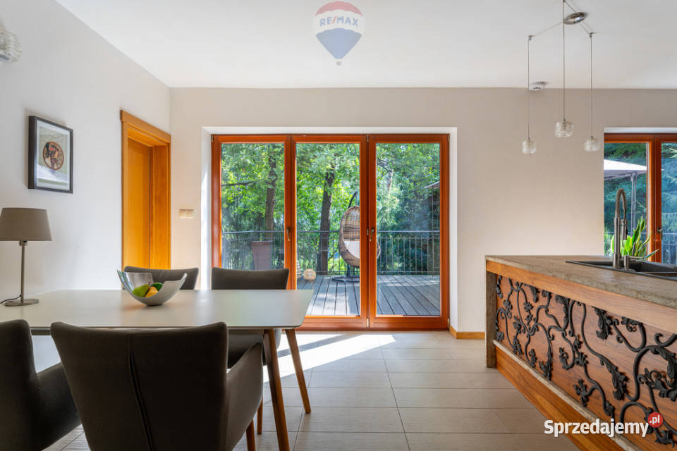 KOMFORTOWY DOM W STREFIE A KONSTANCIN JEZIORNA Liczba pokoi 8 Nieruchomości Konstancin-Jeziorna