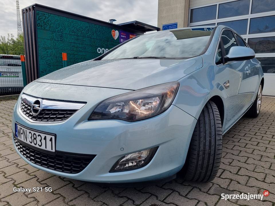 Opel Astra J 14 TURBO 140 nawigacja alufelgi światła do jazdy dziennej Płońsk