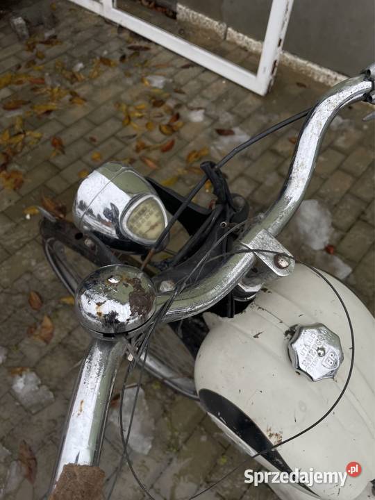 Liberia zabytkowy motorower PRL Rok produkcji 1950 Chełm