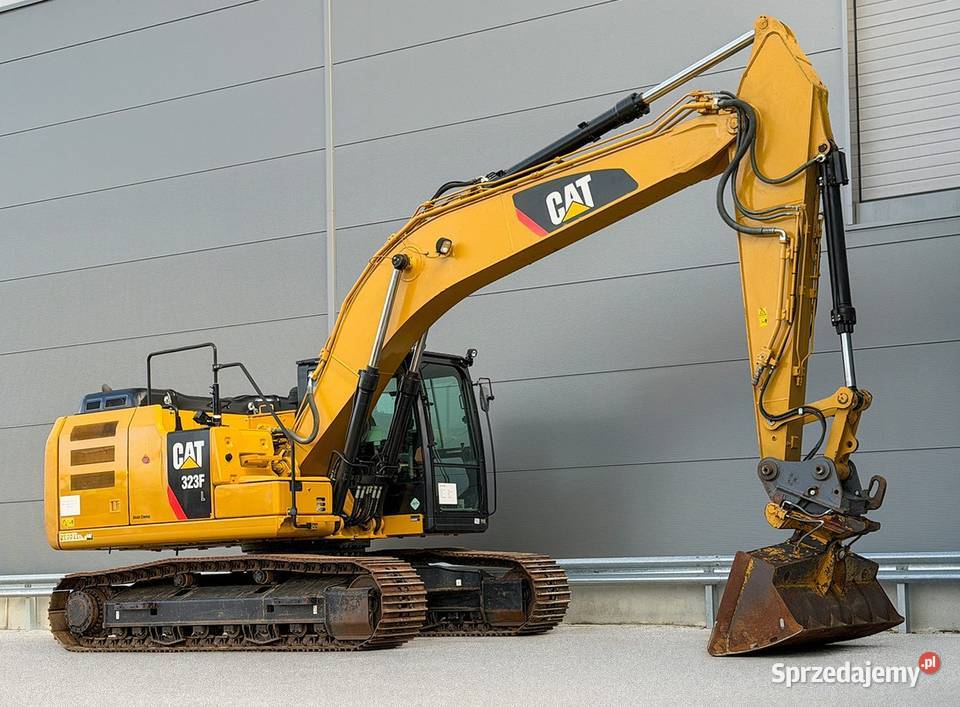 Koparka gąsienicową Caterpillar tez Leasing Warszawa