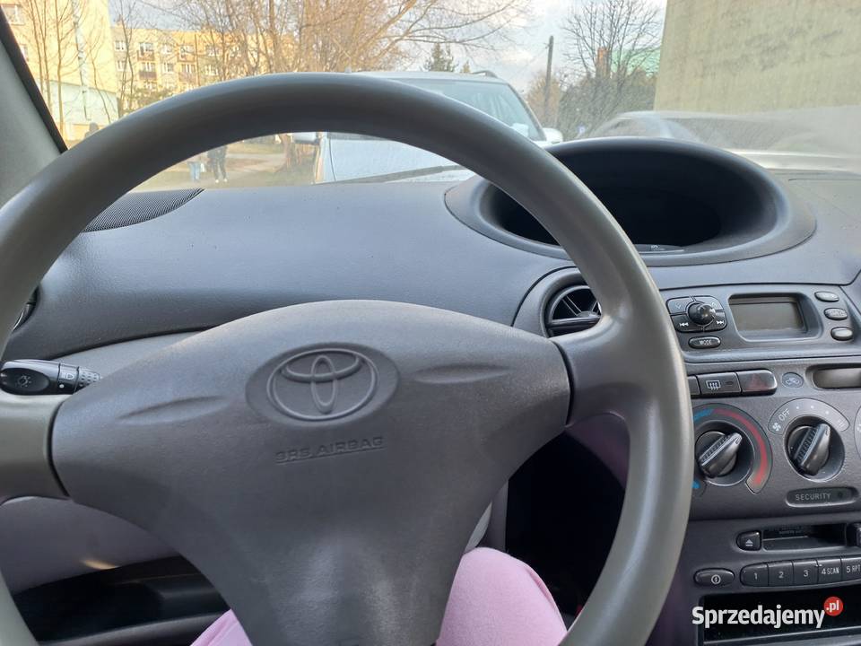 Na sprzedaż Toyota Yaris rocznik 2002 manualna śląskie sprzedam