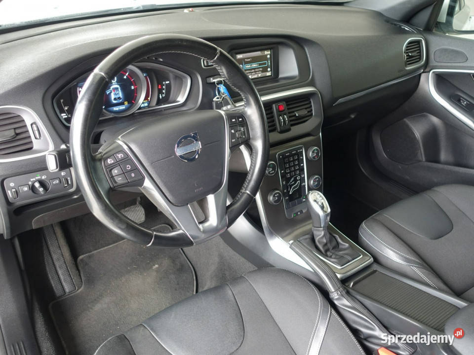 Volvo V40 20 D3 150AutomatWirtual kokpitNowy ABS lubelskie