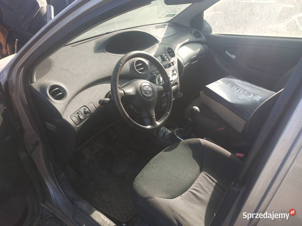 Syndyk sprzeda samochód Toyota Yaris produkcji sprzedam