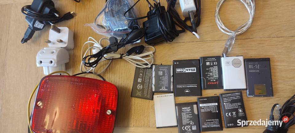 Kable telefony klawiatury wszystko sprawne Pozostałe