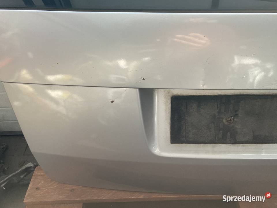 Tylna klapa VW Passat B5 FL 2003 r srebrna LA7W osobowe Koźmin Wielkopolski