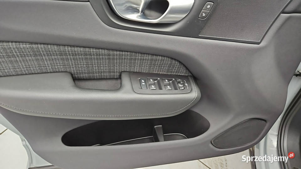 Volvo XC 60 B4 B Core aut Z Polskiego Salonu pełny VAT Warszawa