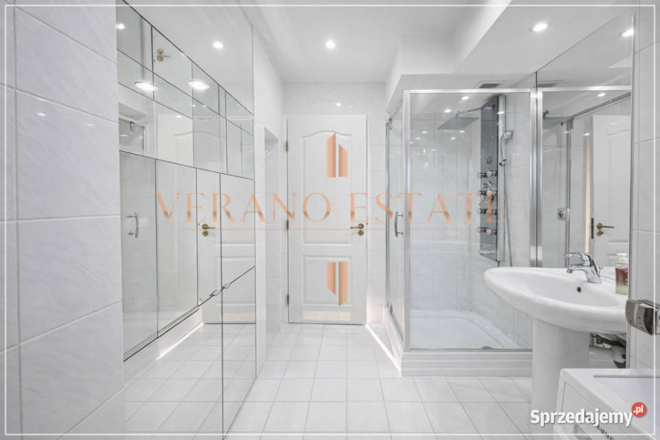 Przestronny dom dwurodzinny z trzema garażami Sprzedaż łódzkie Zgierz