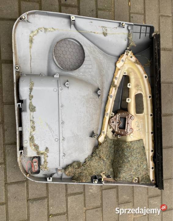 Boczki przód Toyota Previa 2000 r Pozostałe Mogilno