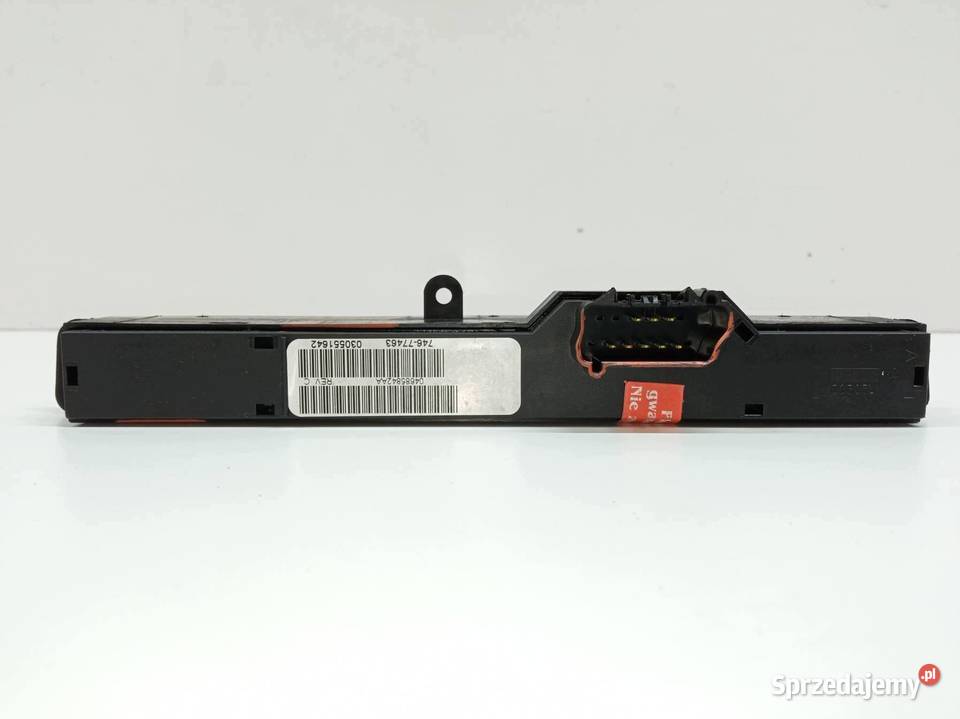 PANEL STEROWANIA 74677463 Chrysler Voyager IV Rok produkcji 2007