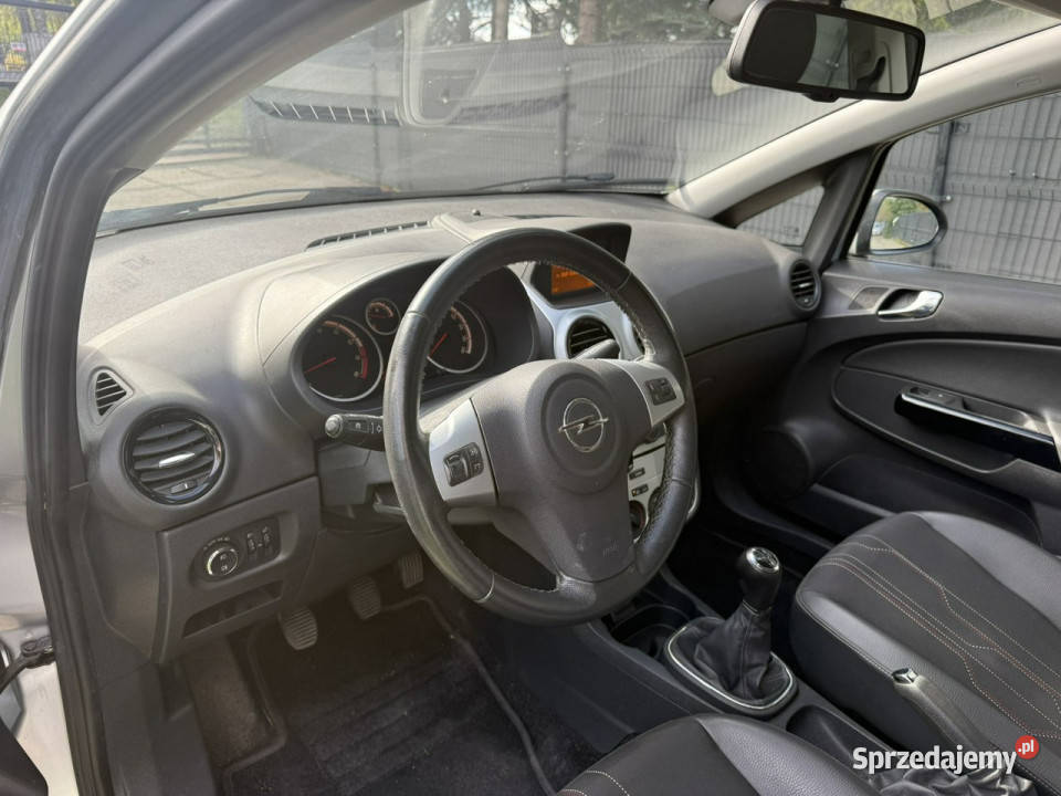 Opel Corsa 14 Benzyna Serwisowany Gwarancja garażowany Piekoszów sprzedam
