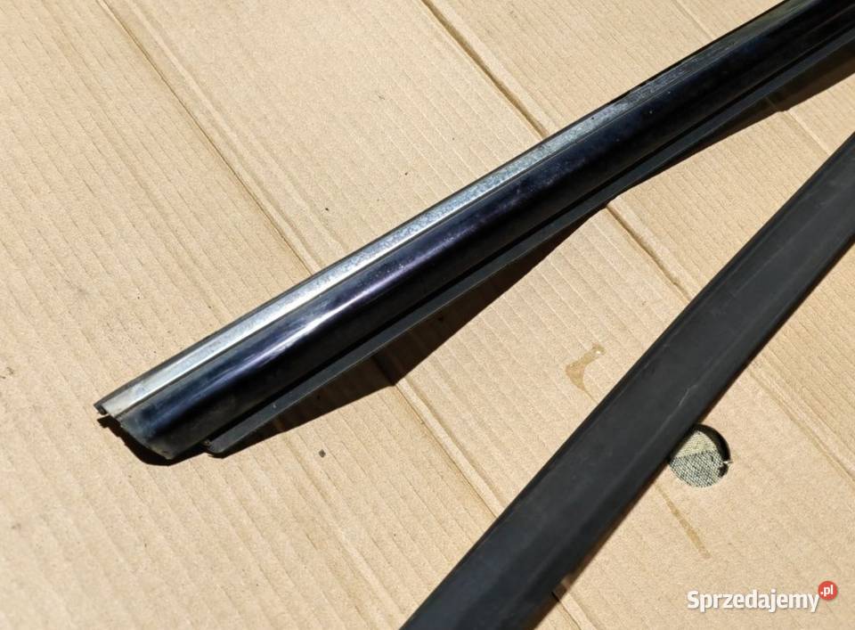 Listwa górna drzwi uszczelka prawa Mercedes CLK