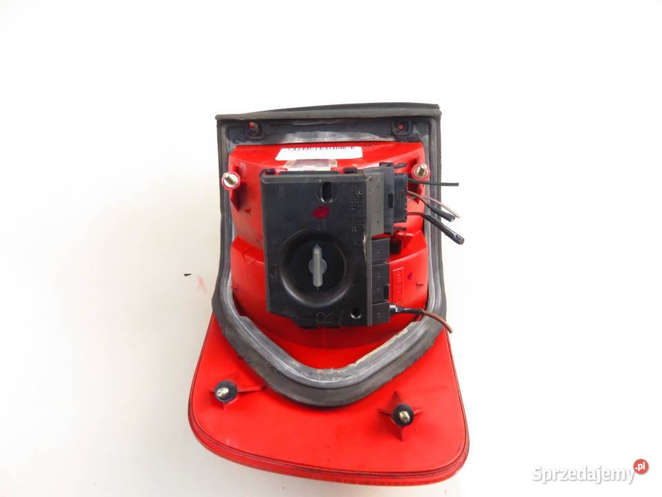 LAMPA PRAWA TYLNA AUDI 80 B4 8A0945096D