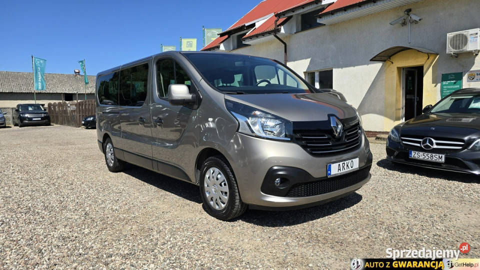 Renault Trafic 9 miejsc 2 komplety kół III 2014 lakier metallic zachodniopomorskie Zieleniewo
