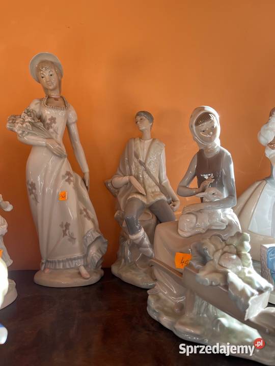 Piękna wysoka figurka dziewczyny z bukietem Bez Gdańsk