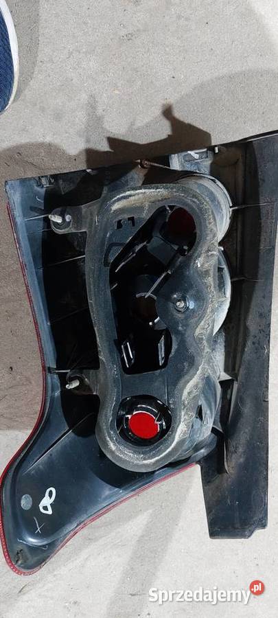 Lampa tyl tylna lewa TOYOTA Avensia T25 kombi Lublin