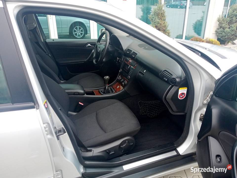 Mercedes C180 W203 z gazem LPG stan optyczny i nieuszkodzony Częstochowa