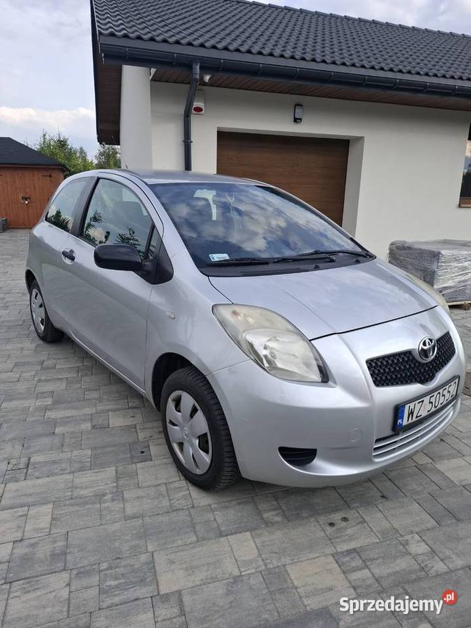 Toyota Yaris 10 benzyna Polski salon srebrny Toyota Borowa Góra