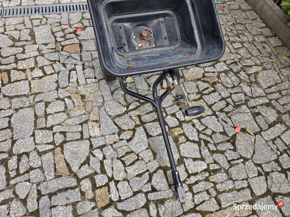 Siewnik rozsiewacz do nawozów Małomice