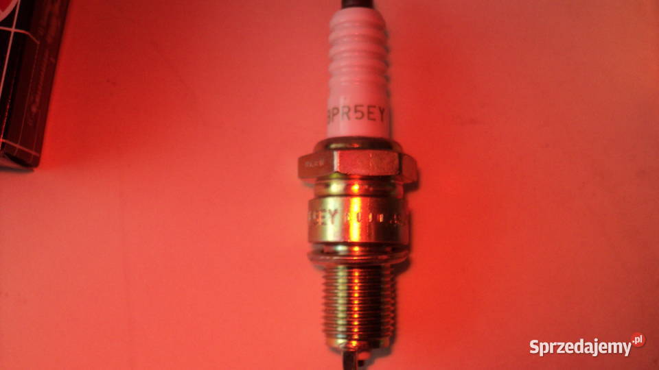 Świece NGK BPR 5EY nowe komplet