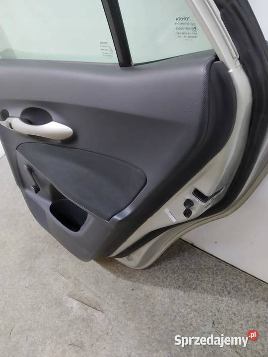 DRZWI PRAWE TYŁ SREBRNE Toyota Auris I 20062012