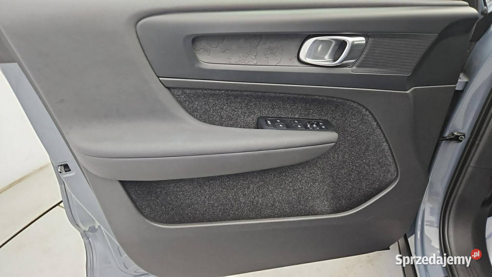 Volvo XC 40 BEV 73kWh P6 Recharge Core Z czujnik deszczu Warszawa