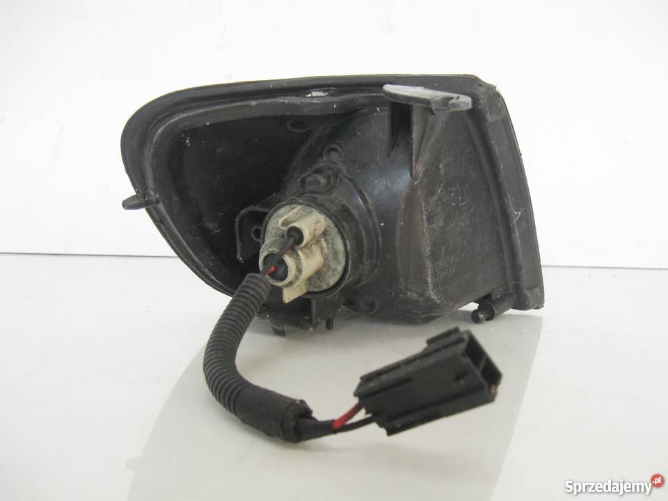 Kierunkowskaz Nissan Sunny prawy Prawe Szczecinek