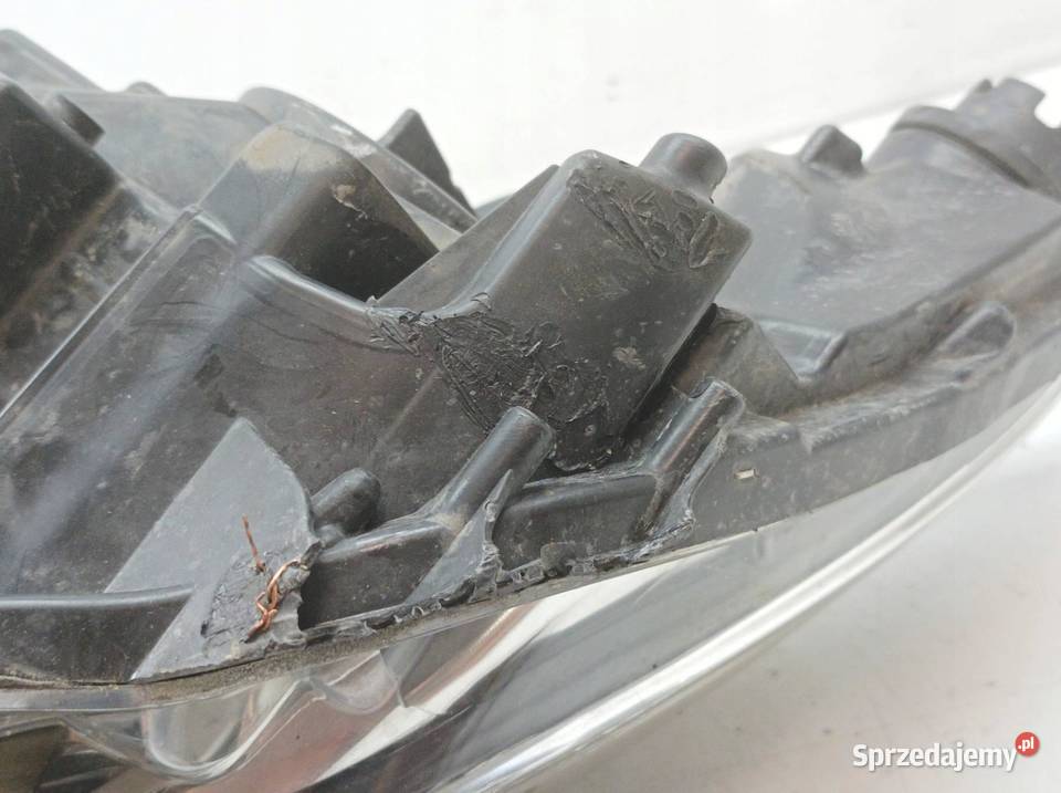 LAMPA PRZÓD PRAWA EU USZKODZONA 1EG010011621
