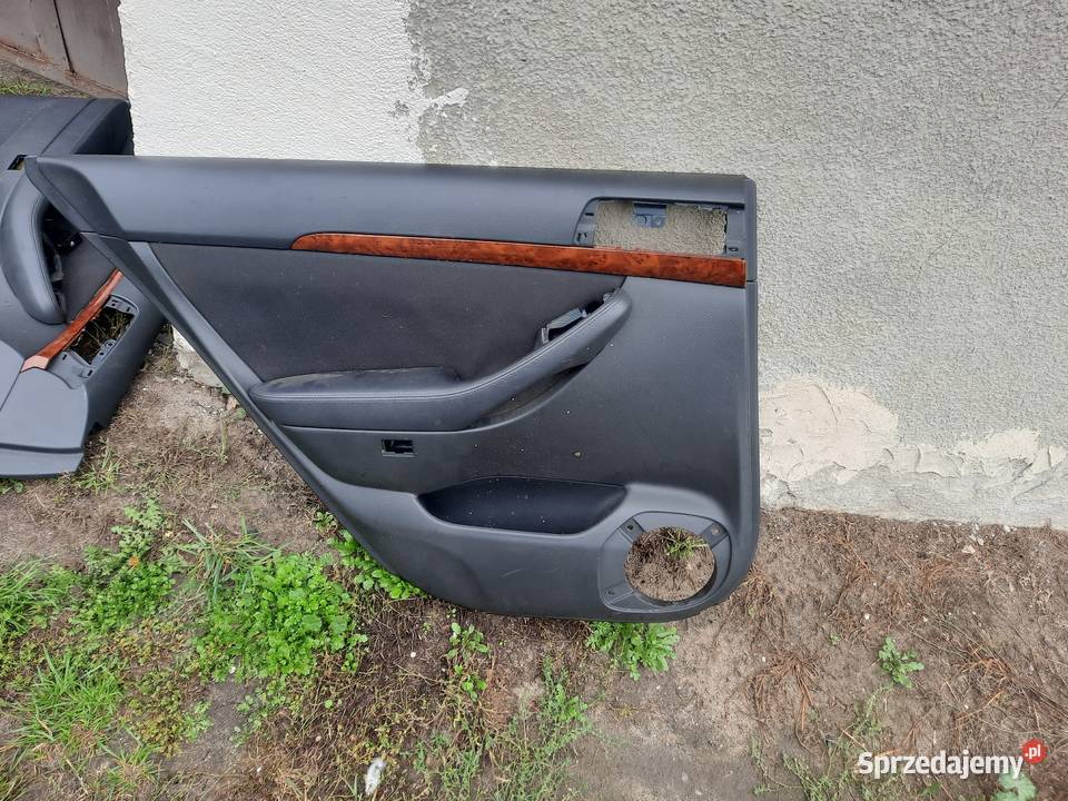 Boczek drzwi lewy tył Avensis T25 Kombi Wyposażenie wnętrza Przyborów