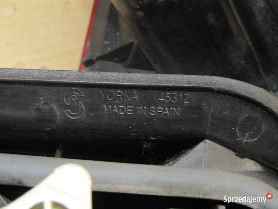 LAMPA TYLNA PRAWALEWA OPEL COMBO C 45313 Rok produkcji 2009 Mysłaków