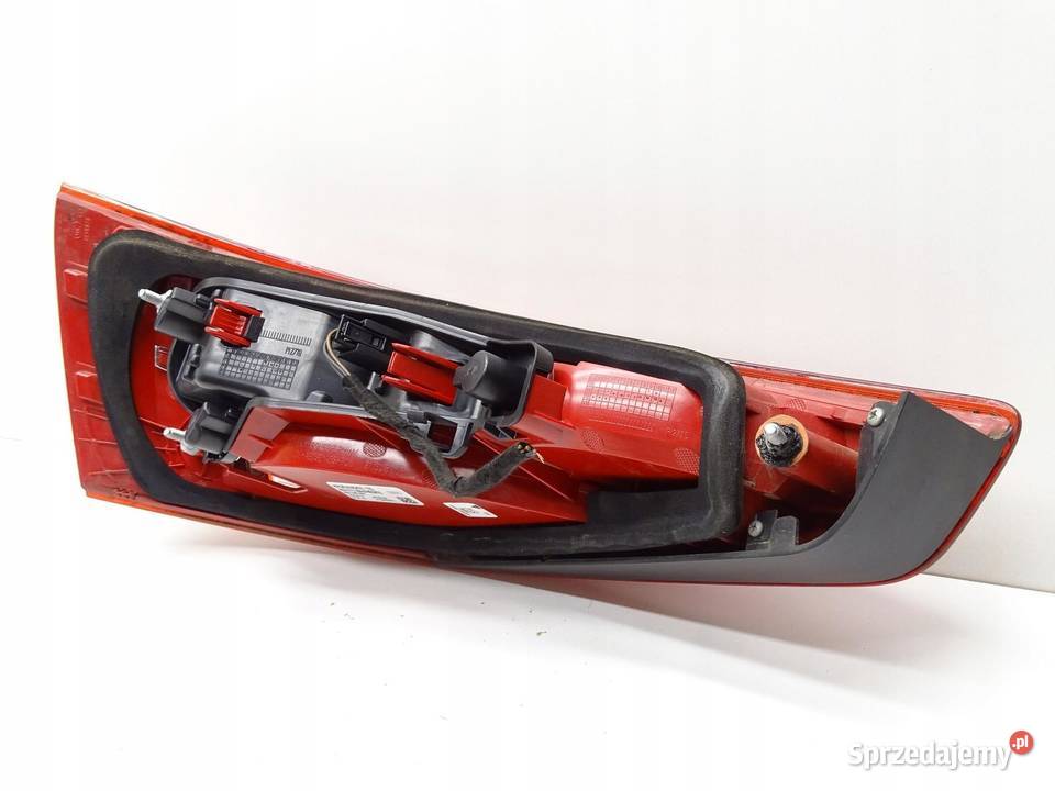 LAMPA PRAWA PRAWY TYŁ W BŁOTNIK AUDI Q3 I 8U