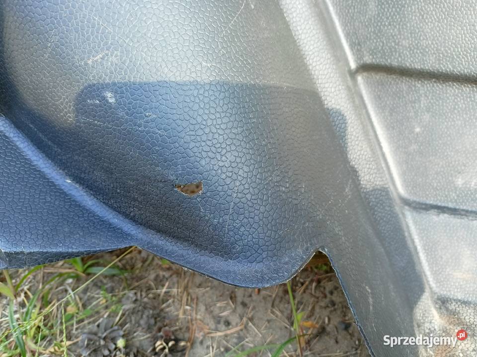 Mercedes 190 W201 osłona boczna bagażnika prawa Skarżysko-Kamienna