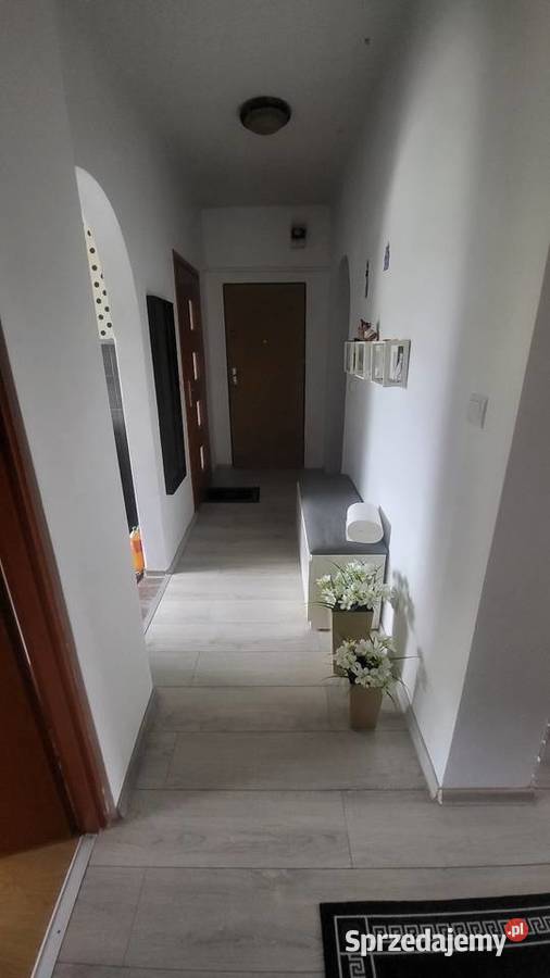 Mieszkanie w centrum 1 piętro 3 pokoje 565 m3 Trzcianka