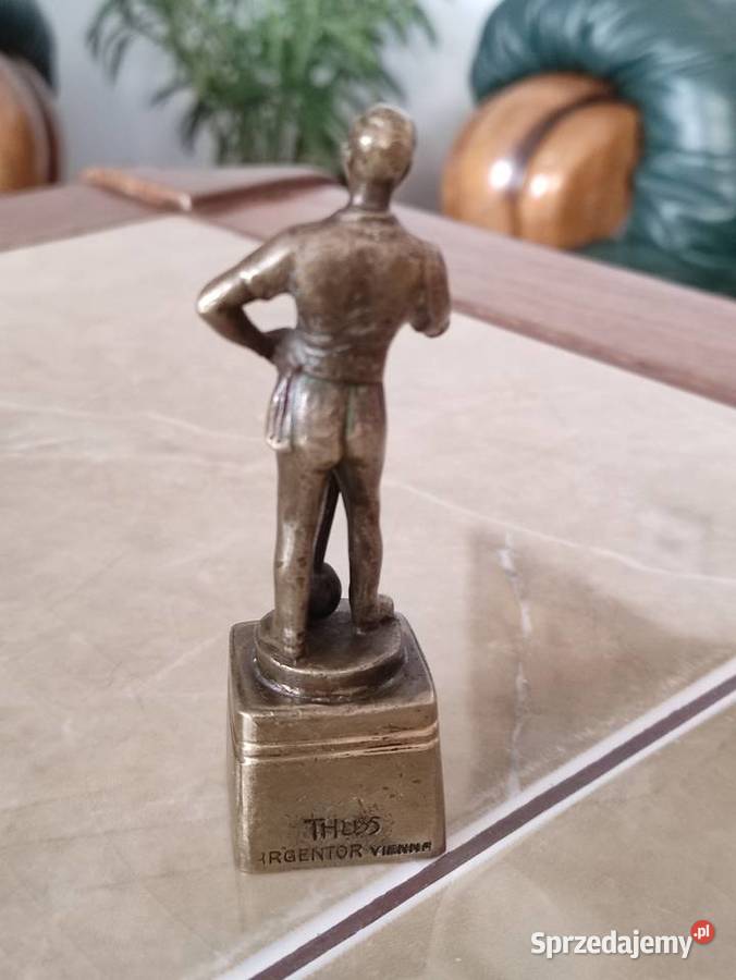 Statuetka sportowca z brązu Richard Thuss lubelskie Janów Lubelski