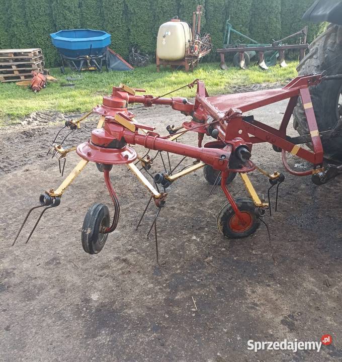 Przetrząsacz przewracarka karuzelowa zawieszana