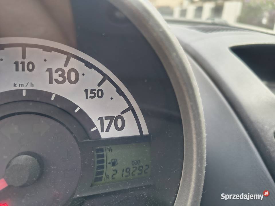 Toyota Aygo czerwony