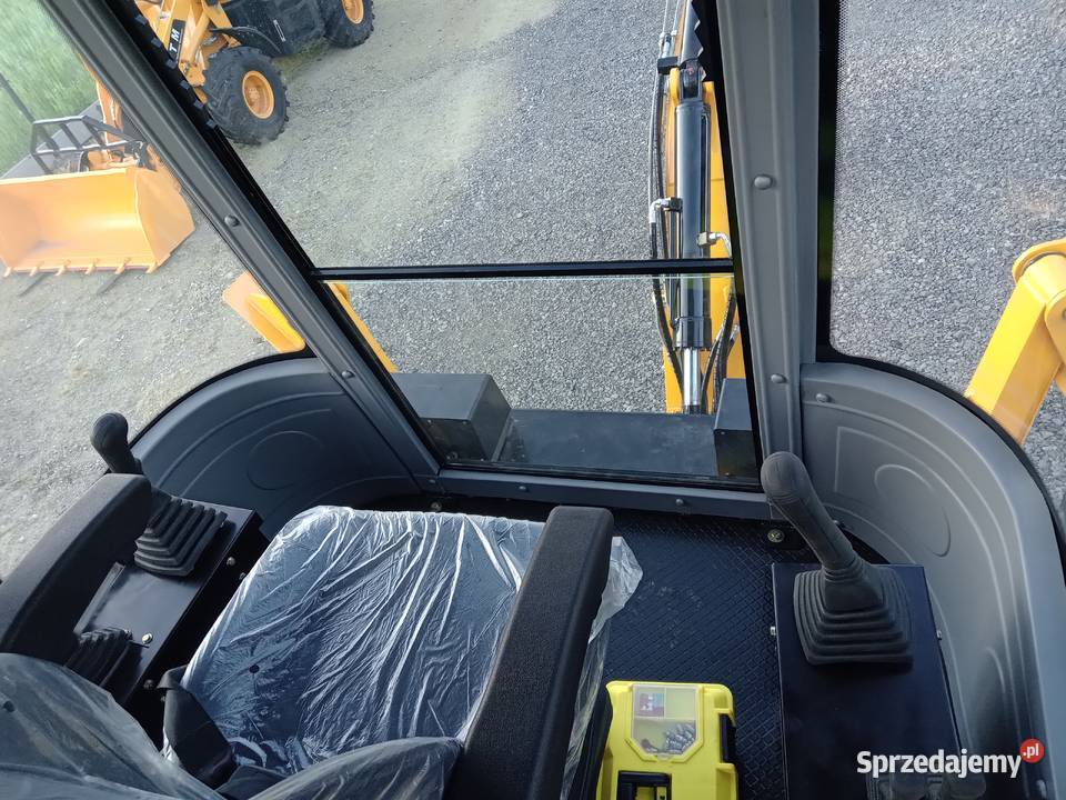 Nowa koparkoładowarka CTM 106 koparko ładowarka Parczew