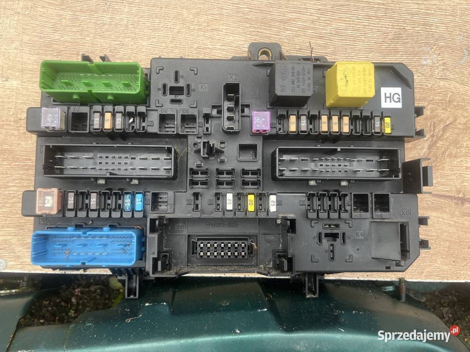 astra H zafira B skrzynka bezpieczników 13206751