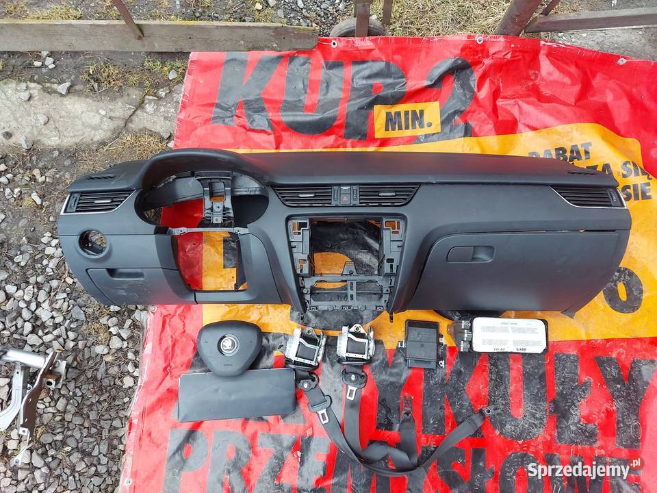 Skoda Octavia 3 III DESKA ROZDZIELCZA Pasy 3x Tychy