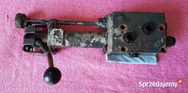 Rozdzielacz pod błotnik Ursus c330 oryginalny z Rolnictwo Gorzów Śląski