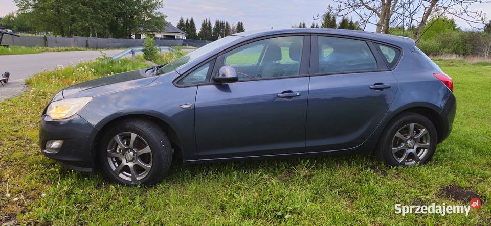 OPEL ASTRA J 2010 r 16 benz Rzeszów
