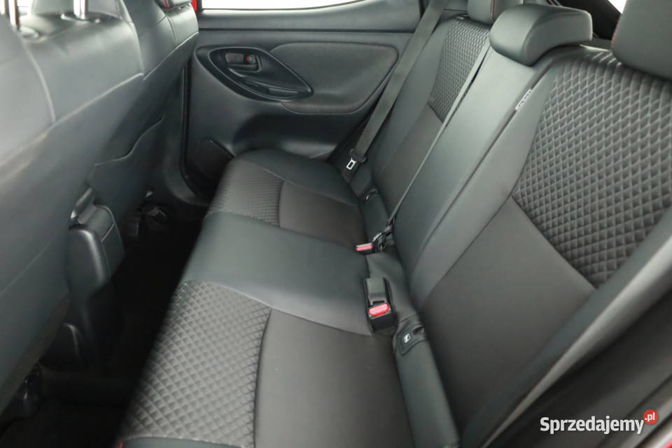 Toyota Yaris 15 VVTi Hybrid Yaris