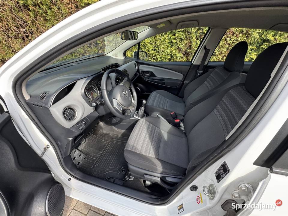 Toyota Yaris Toyota Yaris III 133 99 Active Euro kupiony w polskim salonie Samochody osobowe Końskie