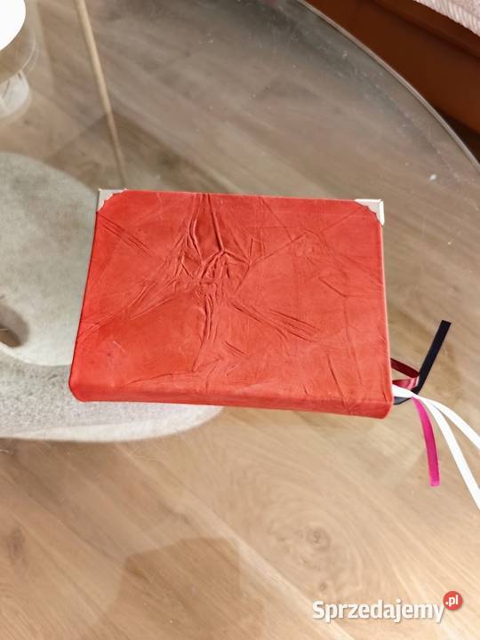 Różowa Biblia Twojego księdza Skóra naturalna Poradniki, albumy i reportaże Radzewice sprzedam