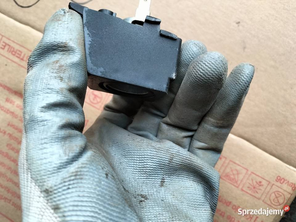 AUDI A6C4 A6 C4 GNIAZDO ZAPALNICZKI Kamień-Kolonia